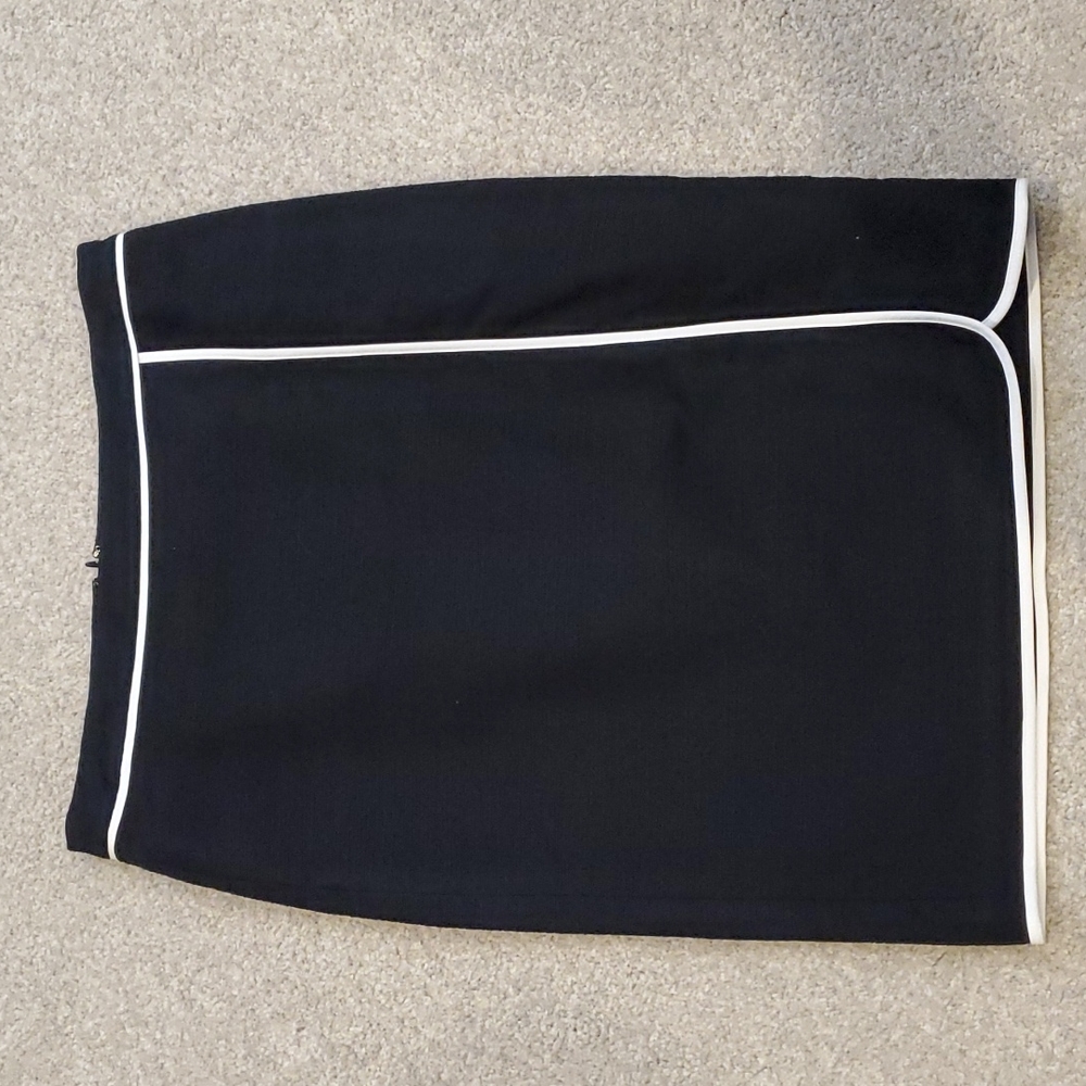 Ann Taylor Factory Black pencil skirt with white detail size 8